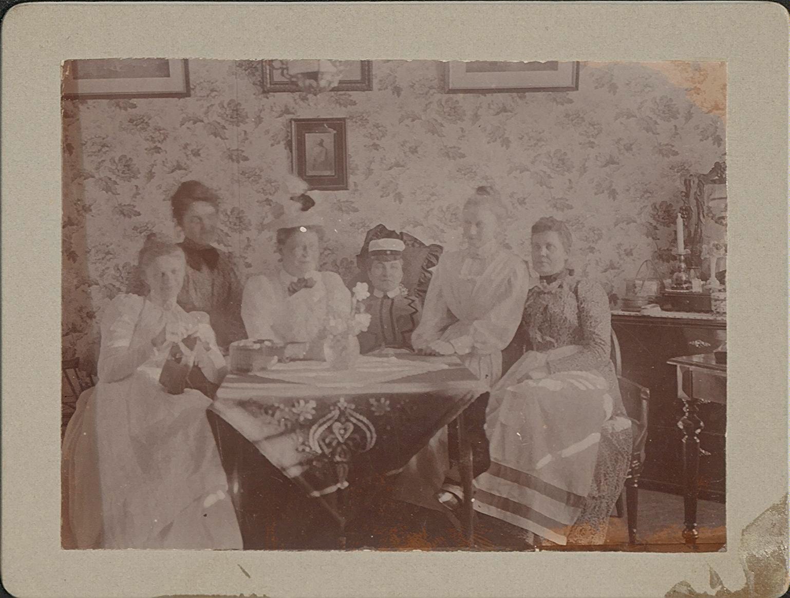 Inez Godée och Hanna Bergendorff bl.a. i Skänninge